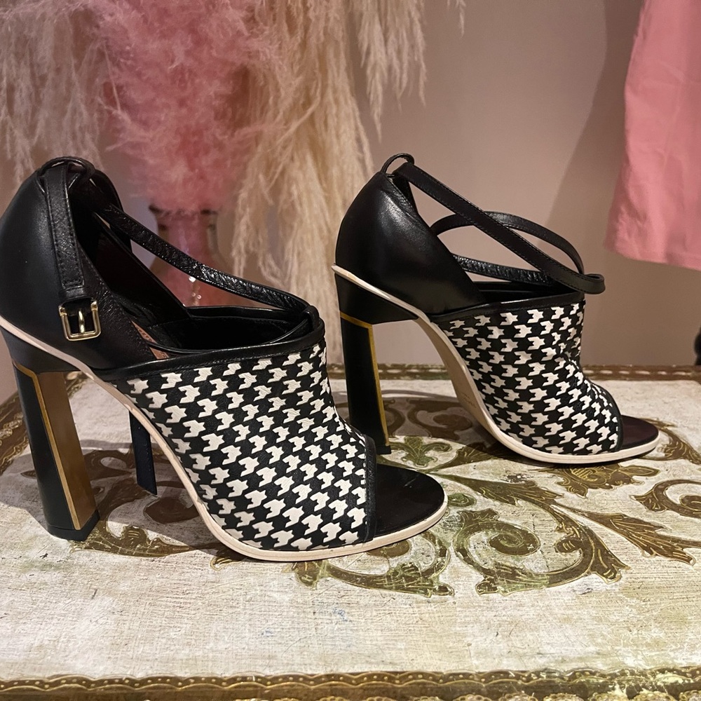 Brand new Derek Lamb heels/booties size 8